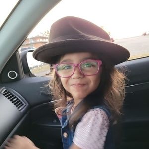 Meet your Posher, Cassandra